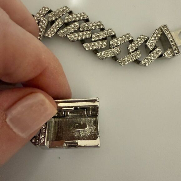 Vintage Rhinestone Cuban Link Silver Tone Bracelet with Push Lock Closure. - Picture 4 of 5